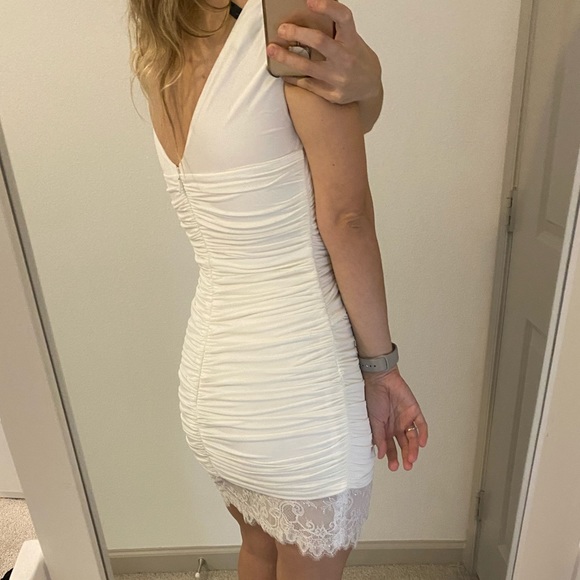 Beautiful white BCBG Dress - Picture 4 of 6